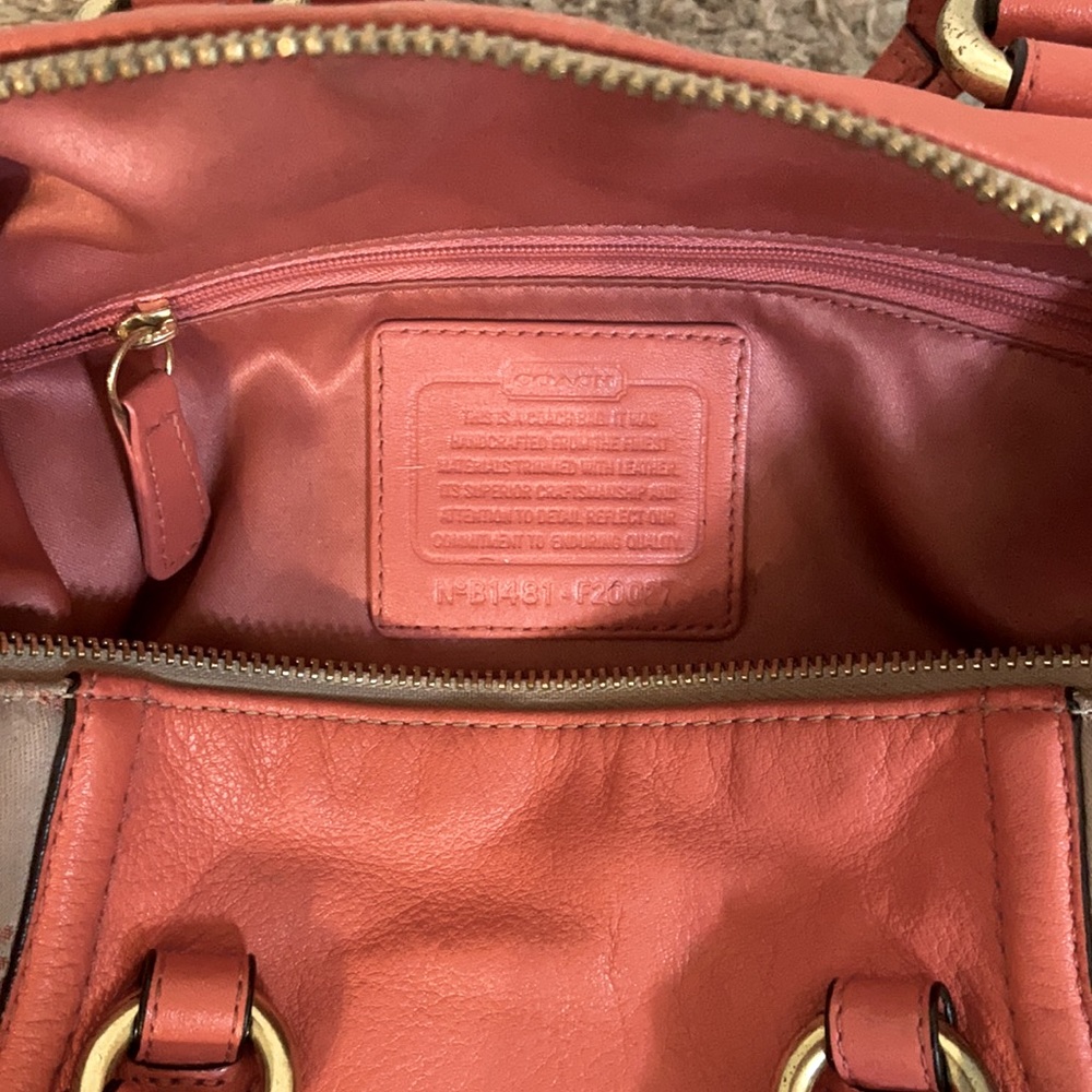 Coach Signature Purse - Picture 4 of 4
